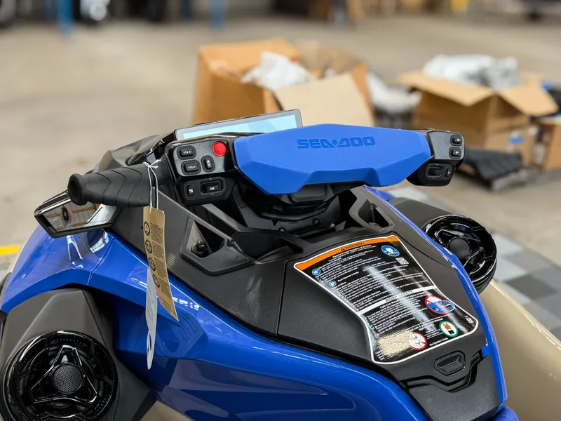 Slide: The Image of Sea-Doo Wake 170 BRP Premium Audio, iDF, iBR 2026 - 6