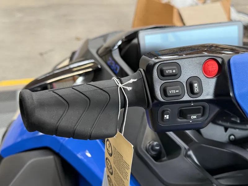 Slide: The Image of Sea-Doo Wake 170 BRP Premium Audio, iDF, iBR 2026 - 7