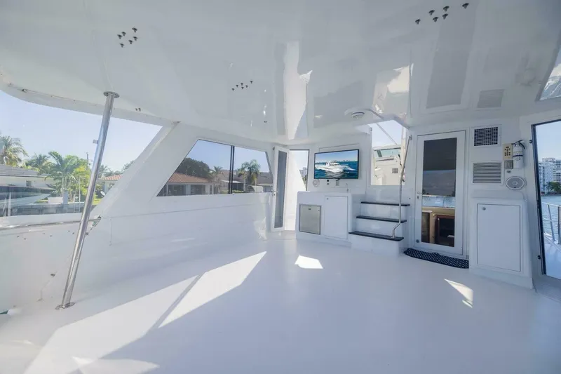 Slide: The Image of Spacious interior of 1999 Hatteras 52 Sport Deck Motor Yacht with modern amenities. - 10