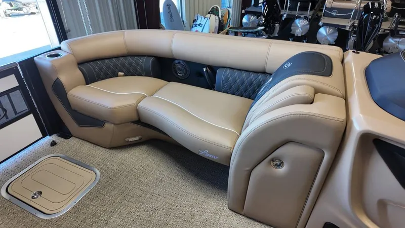 Slide: The Image of Barletta Lusso 23U 2026 - 11