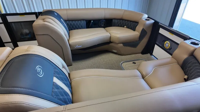 Slide: The Image of Barletta Lusso 23U 2026 - 12