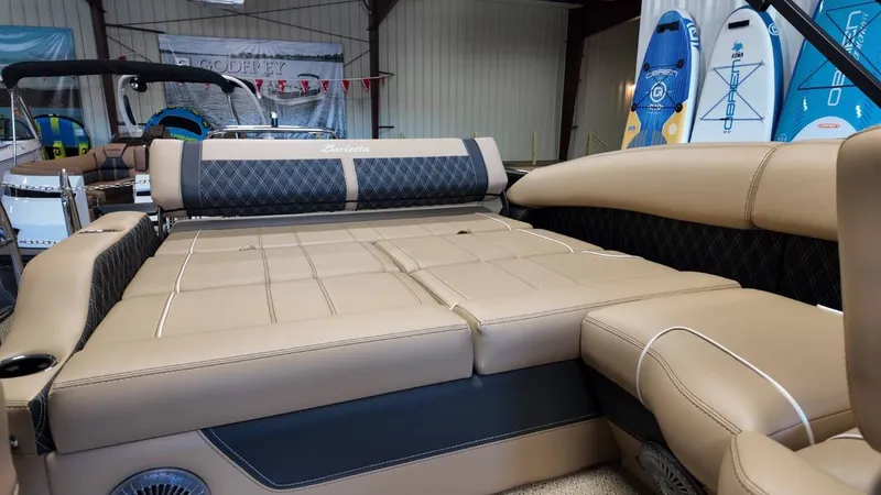 Slide: The Image of Barletta Lusso 23U 2026 - 33