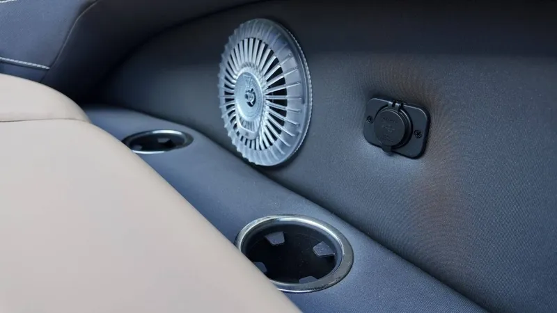 Slide: The Image of Barletta Cabrio 22U 2026 - 21