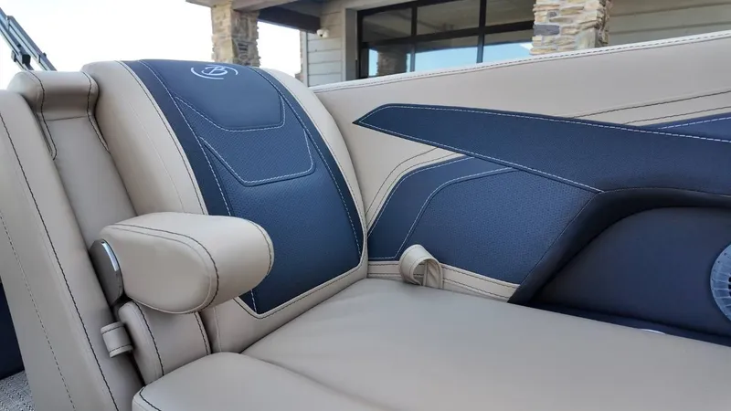 Slide: The Image of Barletta Cabrio 22U 2026 - 22