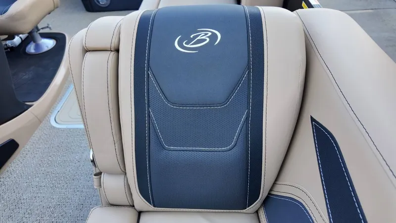 Slide: The Image of Barletta Cabrio 22U 2026 - 23