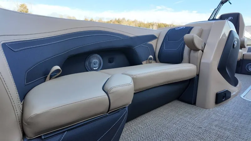 Slide: The Image of Barletta Cabrio 22U 2026 - 24