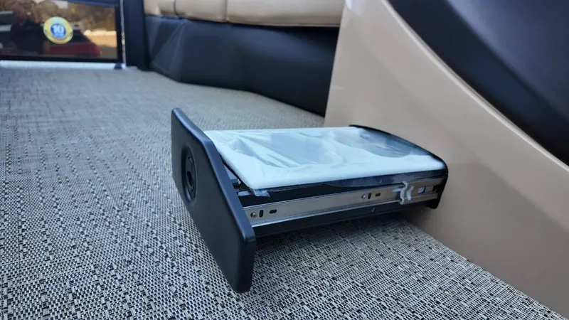 Slide: The Image of Barletta Cabrio 22U 2026 - 40