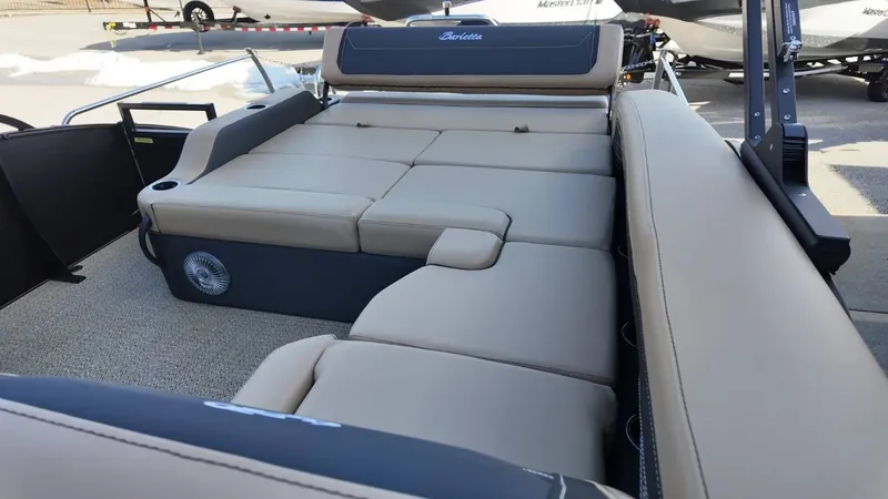 Slide: The Image of Barletta Cabrio 22U 2026 - 48