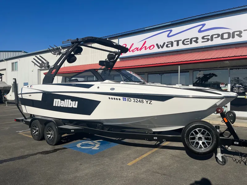Slide: The Image of Malibu Wakesetter 23 MXZ 2020 - 13