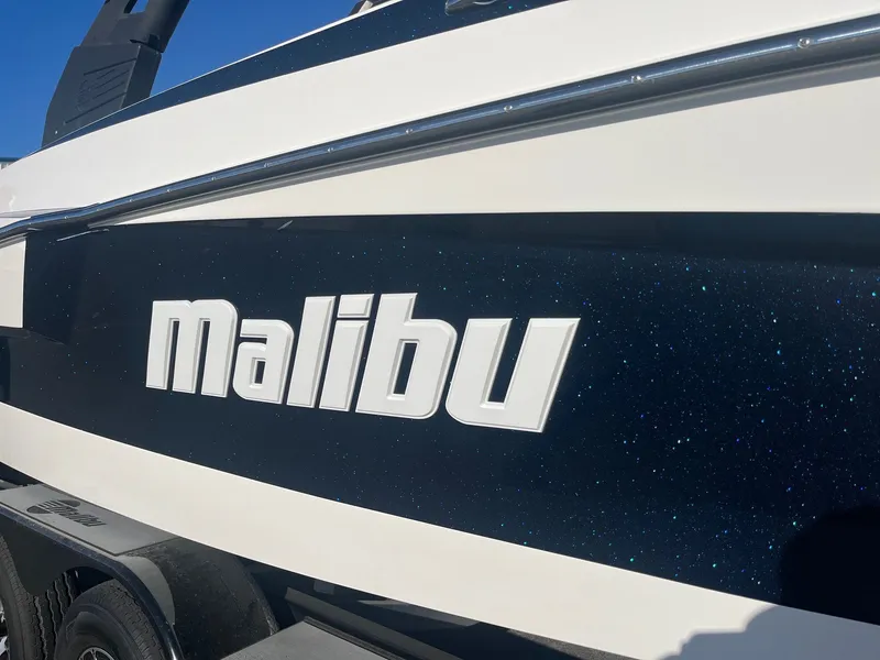 Slide: The Image of Malibu Wakesetter 23 MXZ 2020 - 14