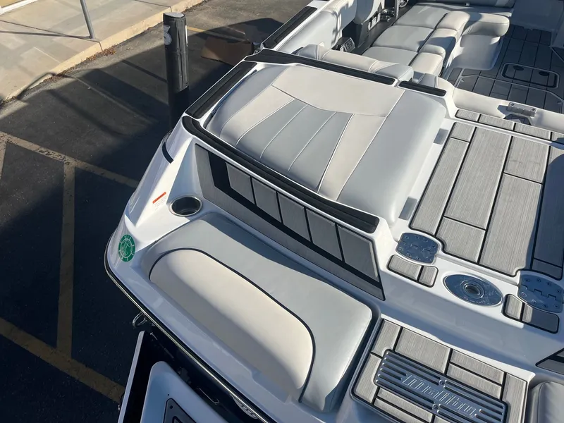 Slide: The Image of Malibu Wakesetter 23 MXZ 2020 - 16