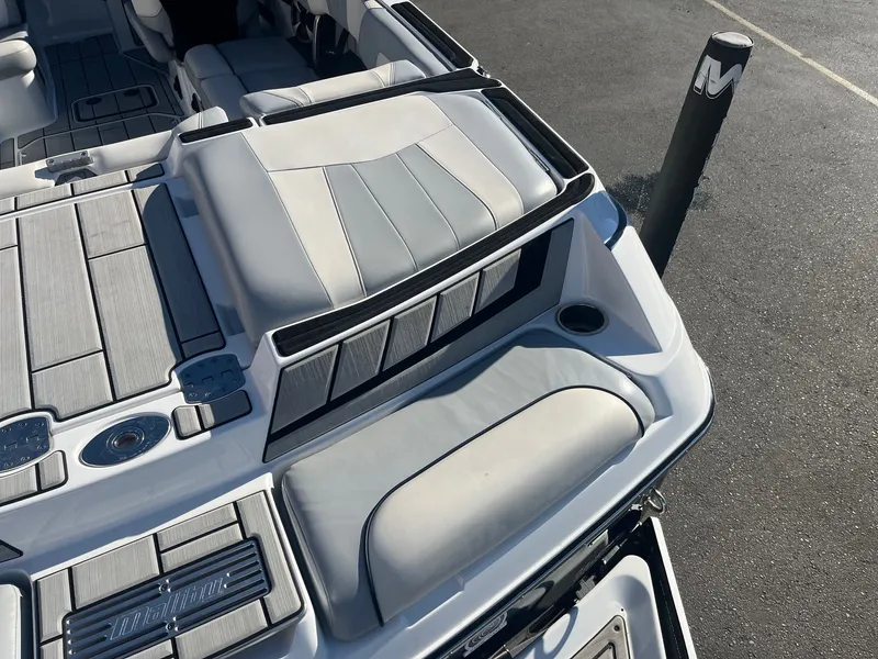 Slide: The Image of Malibu Wakesetter 23 MXZ 2020 - 17
