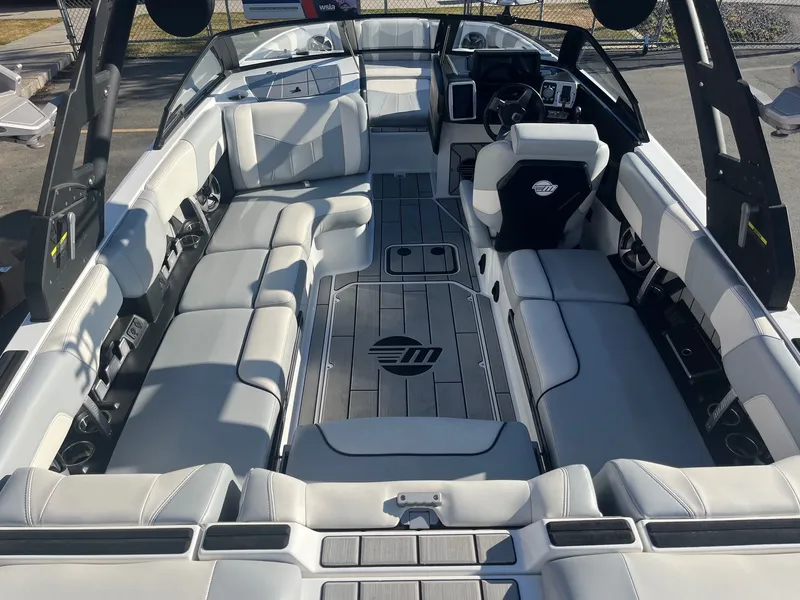 Slide: The Image of Malibu Wakesetter 23 MXZ 2020 - 18