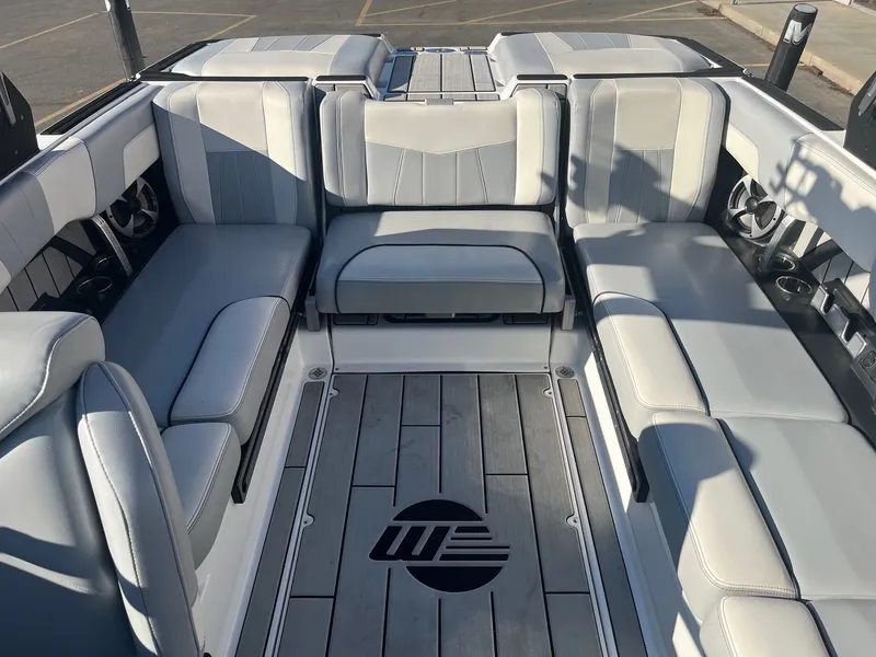 Slide: The Image of Malibu Wakesetter 23 MXZ 2020 - 19