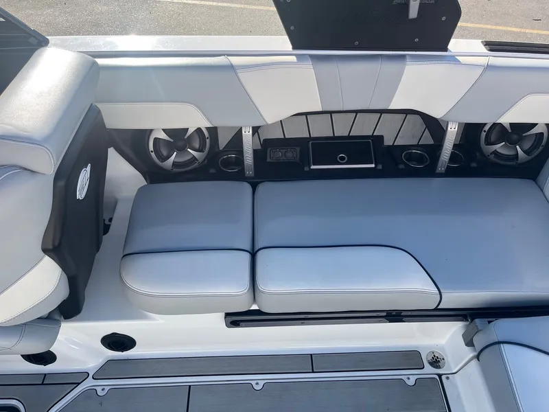 Slide: The Image of Malibu Wakesetter 23 MXZ 2020 - 20