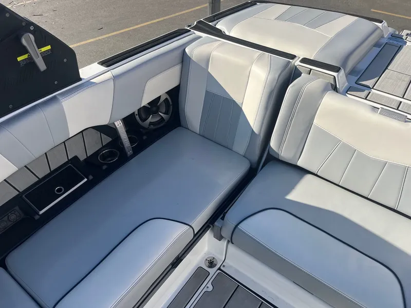 Slide: The Image of Malibu Wakesetter 23 MXZ 2020 - 21