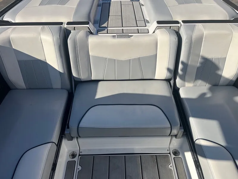 Slide: The Image of Malibu Wakesetter 23 MXZ 2020 - 22