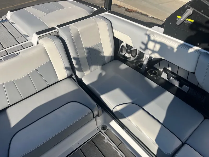 Slide: The Image of Malibu Wakesetter 23 MXZ 2020 - 23