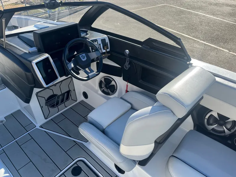 Slide: The Image of Malibu Wakesetter 23 MXZ 2020 - 26