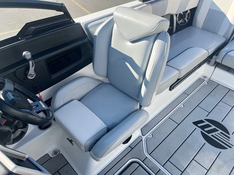 Slide: The Image of Malibu Wakesetter 23 MXZ 2020 - 27