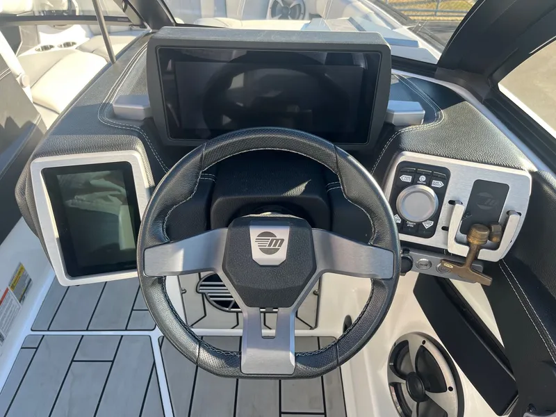 Slide: The Image of Malibu Wakesetter 23 MXZ 2020 - 28