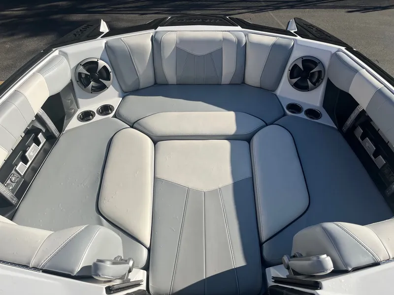 Slide: The Image of Malibu Wakesetter 23 MXZ 2020 - 30