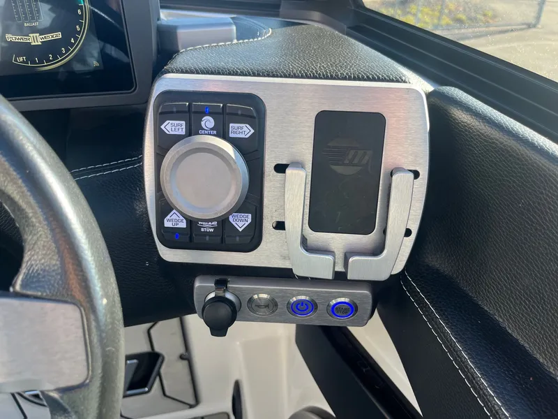 Slide: The Image of Malibu Wakesetter 23 MXZ 2020 - 33