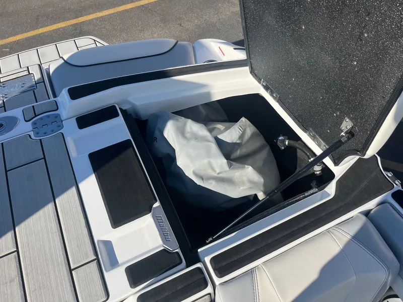 Slide: The Image of Malibu Wakesetter 23 MXZ 2020 - 35