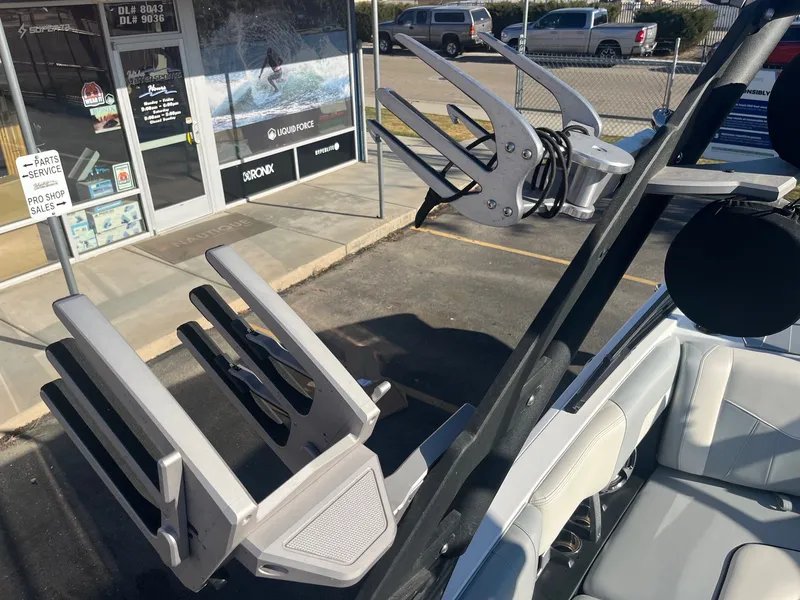 Slide: The Image of Malibu Wakesetter 23 MXZ 2020 - 40