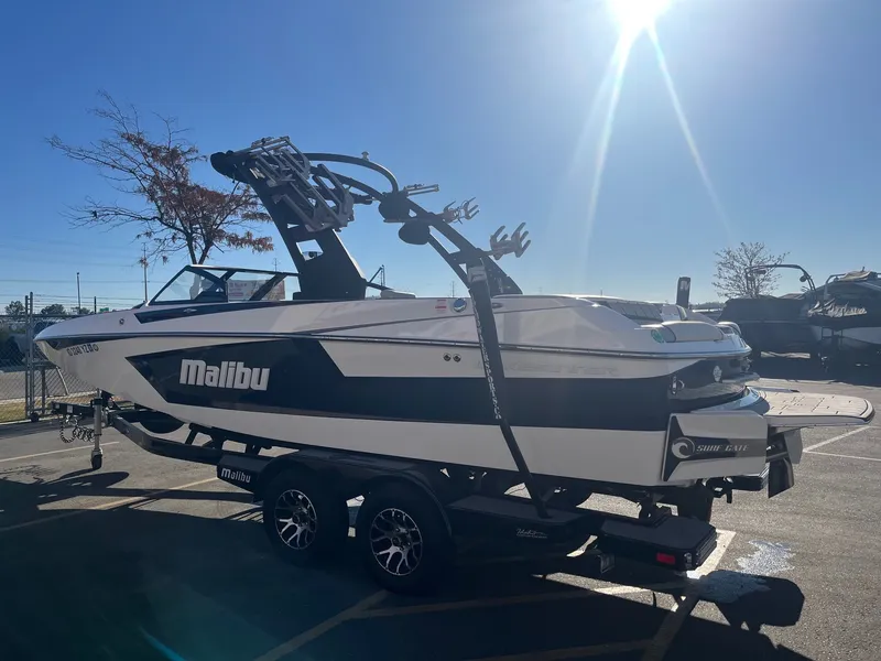 Slide: The Image of Malibu Wakesetter 23 MXZ 2020 - 7