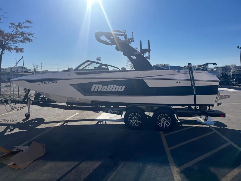 Slide: The Image of Malibu Wakesetter 23 MXZ 2020 - 8