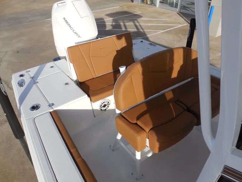 Slide: The Image of Robalo 246 Cayman 2026 - 12