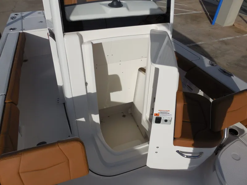 Slide: The Image of Robalo 246 Cayman 2026 - 13
