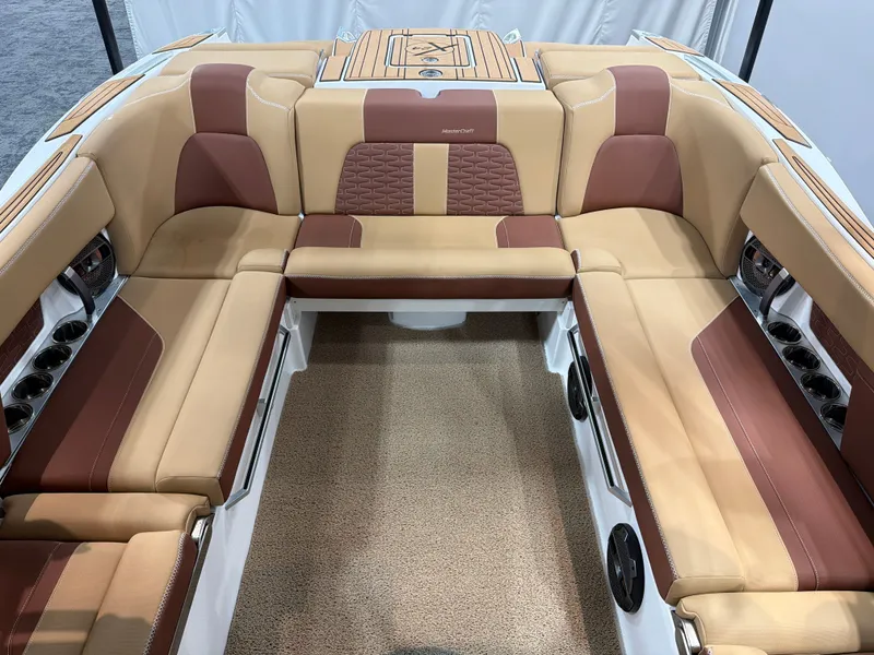 Slide: The Image of MasterCraft X24 2020 - 12