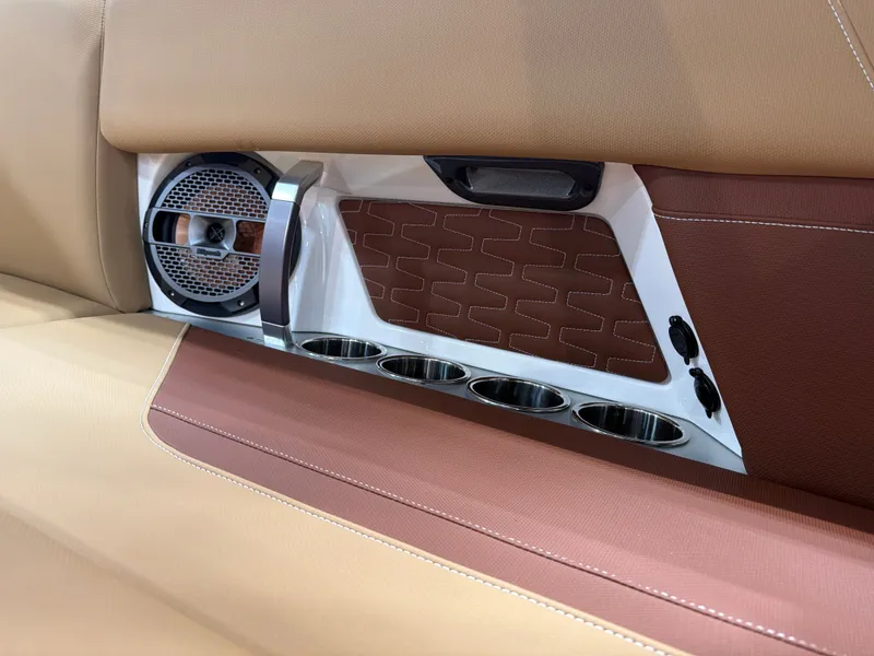 Slide: The Image of MasterCraft X24 2020 - 13