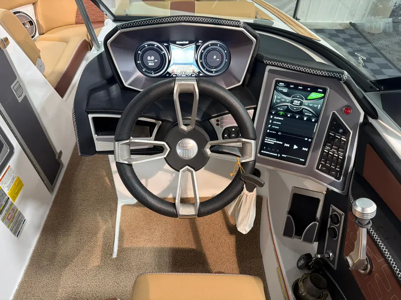 Slide: The Image of MasterCraft X24 2020 - 18