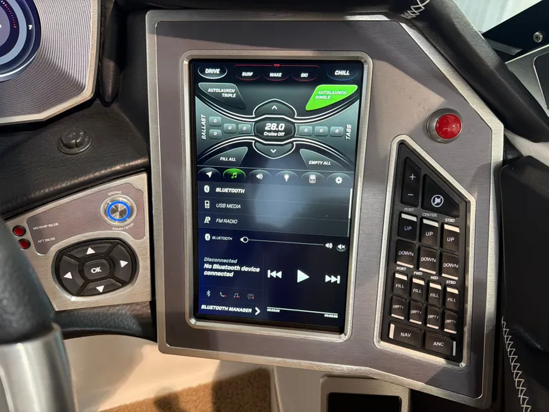 Slide: The Image of MasterCraft X24 2020 - 20