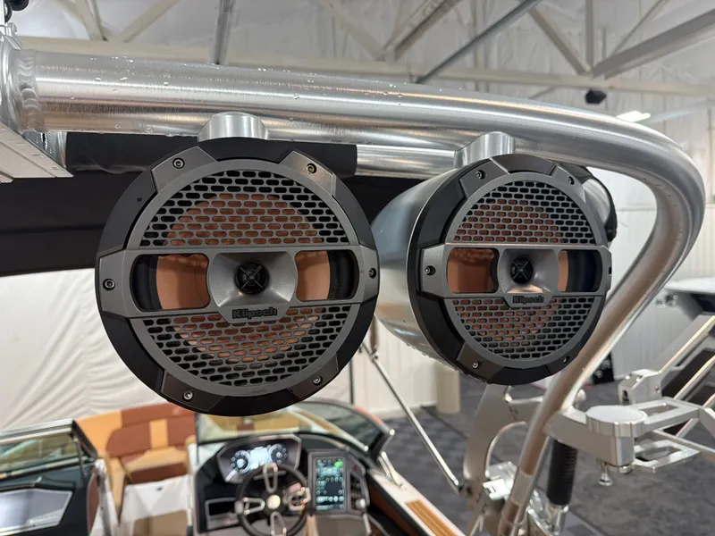 Slide: The Image of MasterCraft X24 2020 - 21