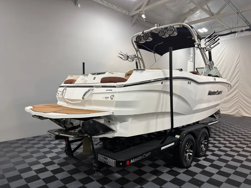 Slide: The Image of MasterCraft X24 2020 - 3