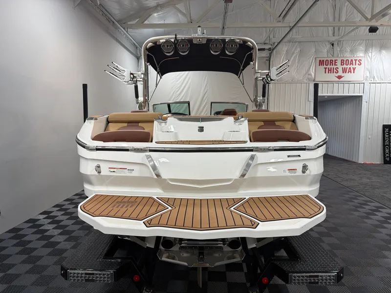 Slide: The Image of MasterCraft X24 2020 - 4