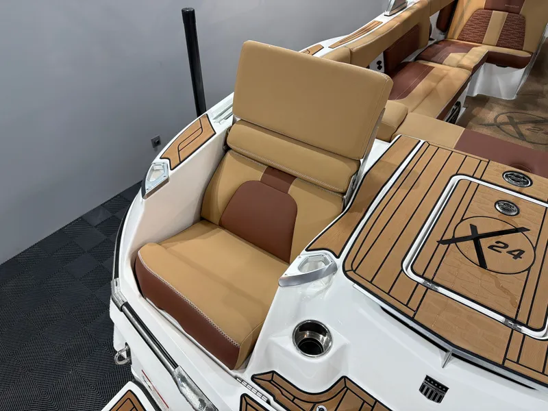 Slide: The Image of MasterCraft X24 2020 - 7
