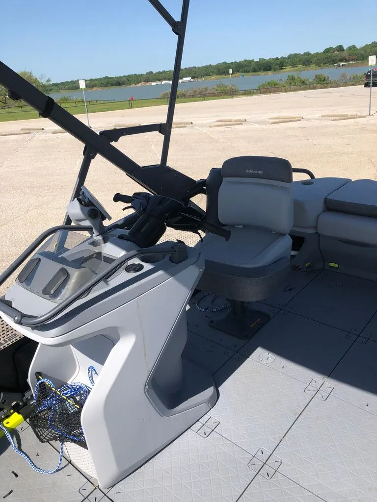 Slide: The Image of Sea-Doo Switch Sport 2023 - 17