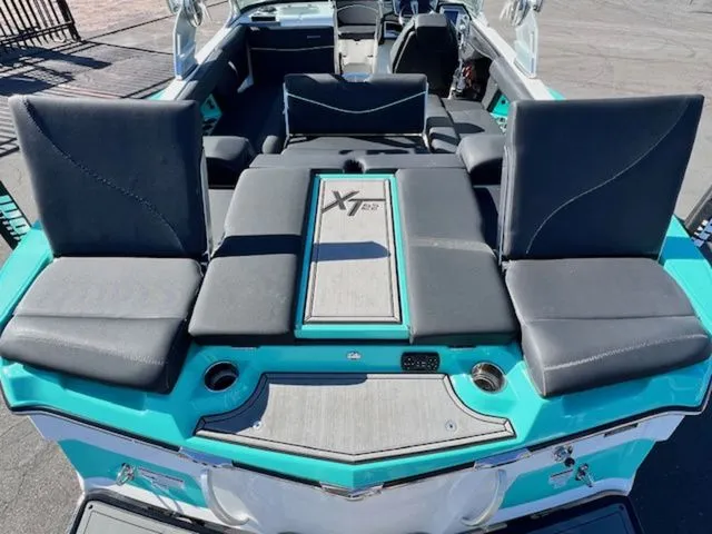 Slide: The Image of MasterCraft XT22 2018 - 10