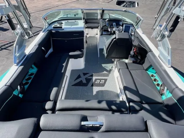 Slide: The Image of MasterCraft XT22 2018 - 11