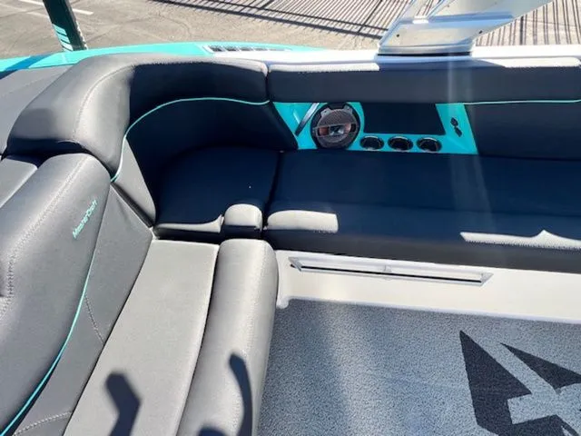 Slide: The Image of MasterCraft XT22 2018 - 14