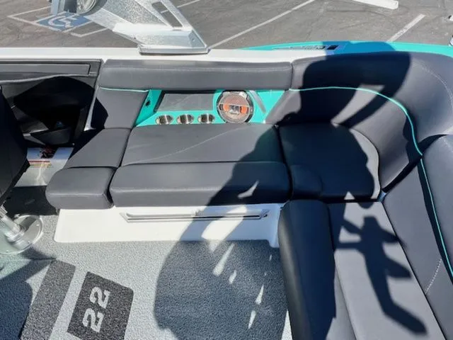 Slide: The Image of MasterCraft XT22 2018 - 16