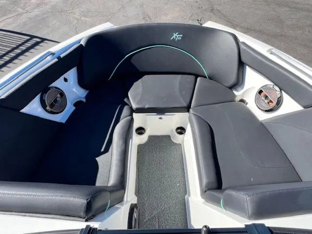 Slide: The Image of MasterCraft XT22 2018 - 17
