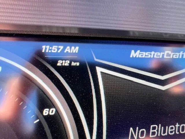 Slide: The Image of MasterCraft XT22 2018 - 20