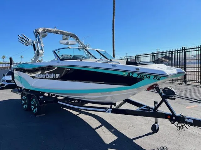 Slide: The Image of MasterCraft XT22 2018 - 4