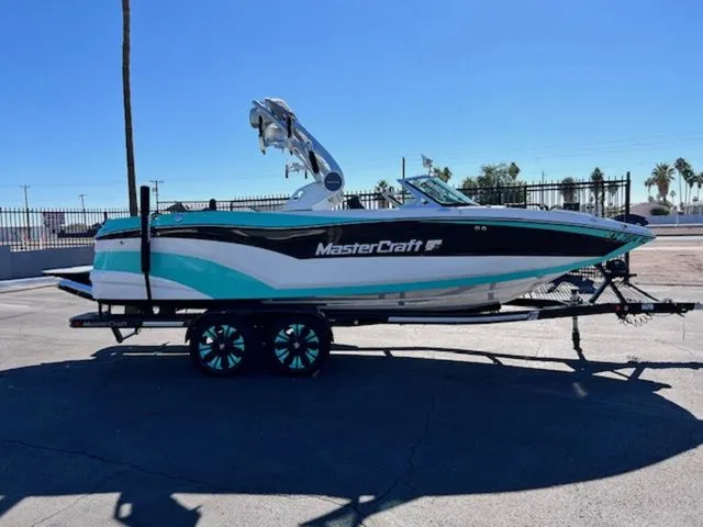 Slide: The Image of MasterCraft XT22 2018 - 5